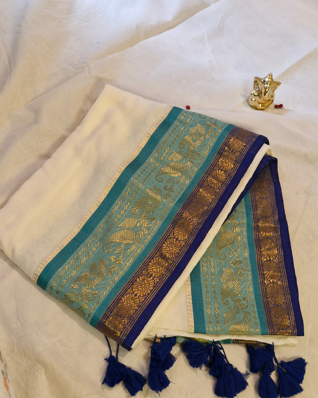 Mul Cotton saree with Blue and Green Kanchi Border